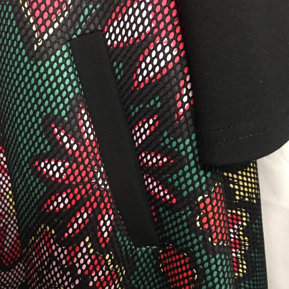 Johnston & Bell. Dress/coat. Gorgeous floral and mesh detail. Size 14 - Picture 13 of 16